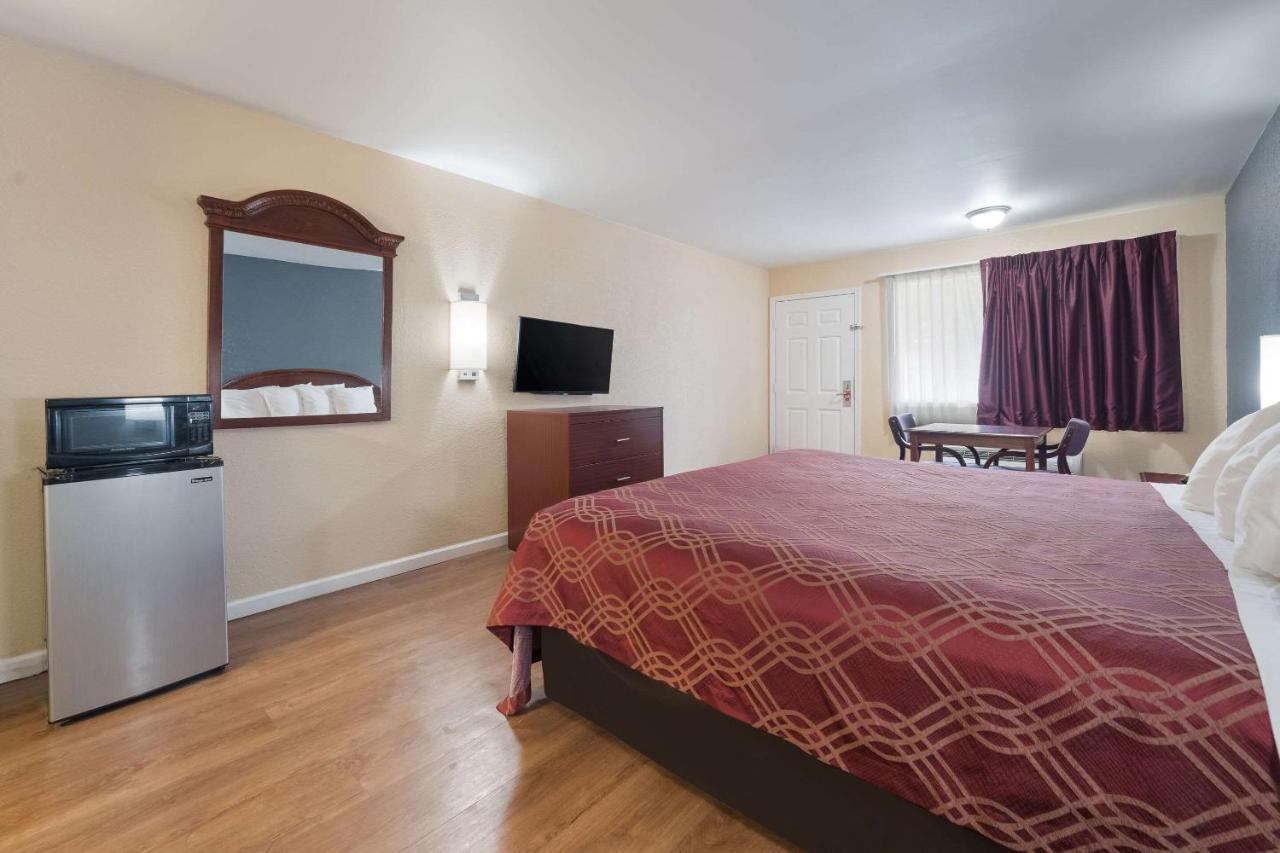 Econo Lodge Thomaston Extérieur photo