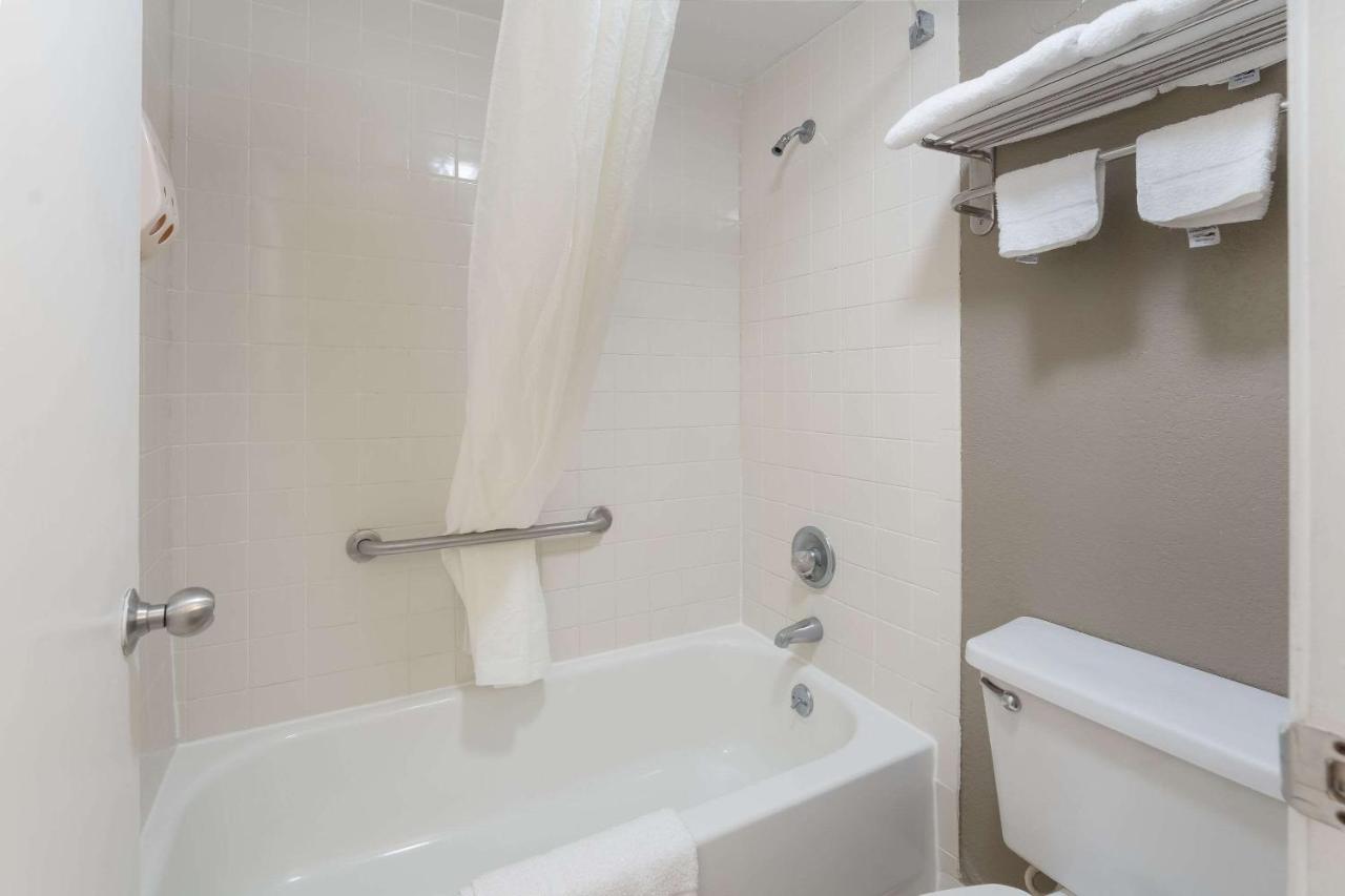 Econo Lodge Thomaston Extérieur photo