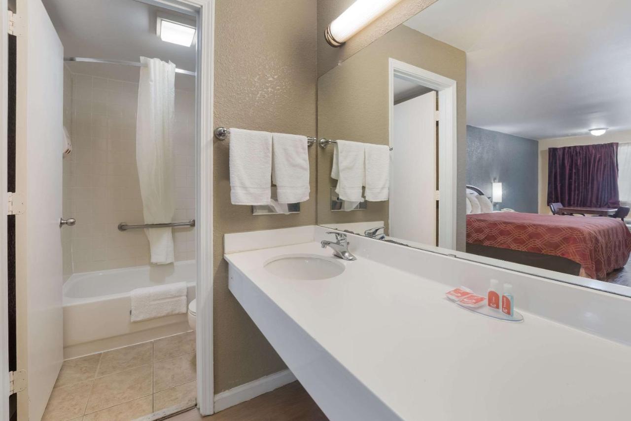 Econo Lodge Thomaston Extérieur photo