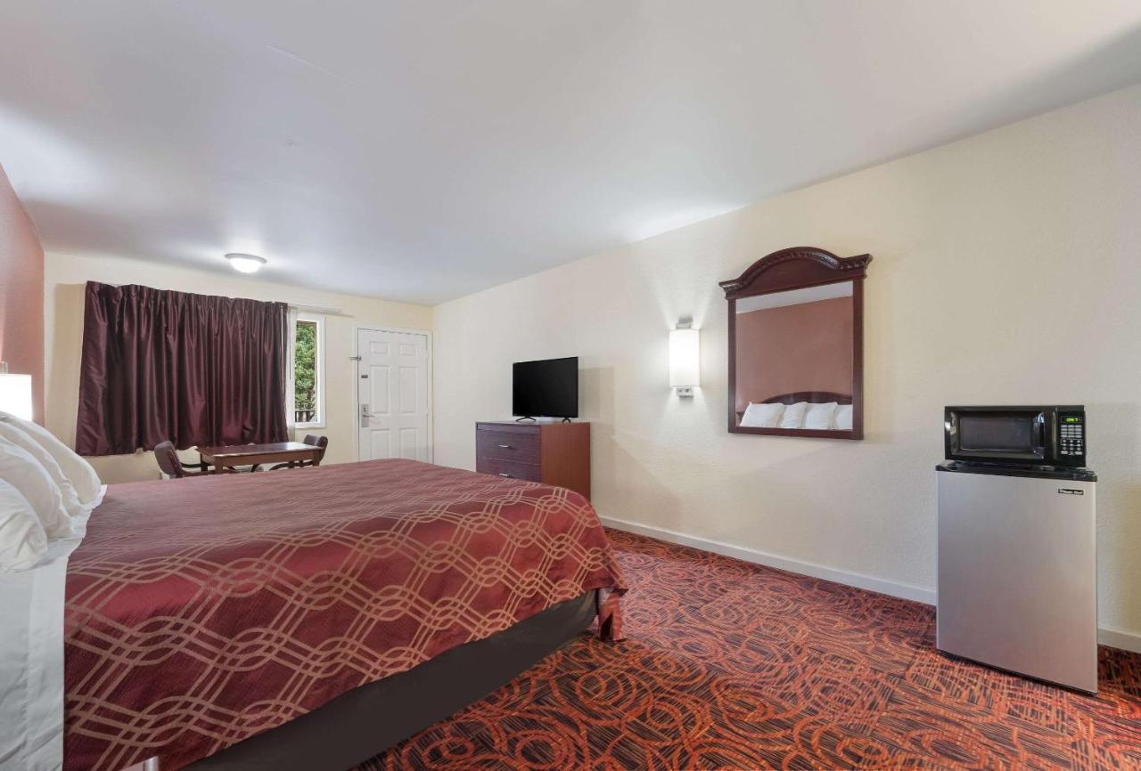 Econo Lodge Thomaston Extérieur photo