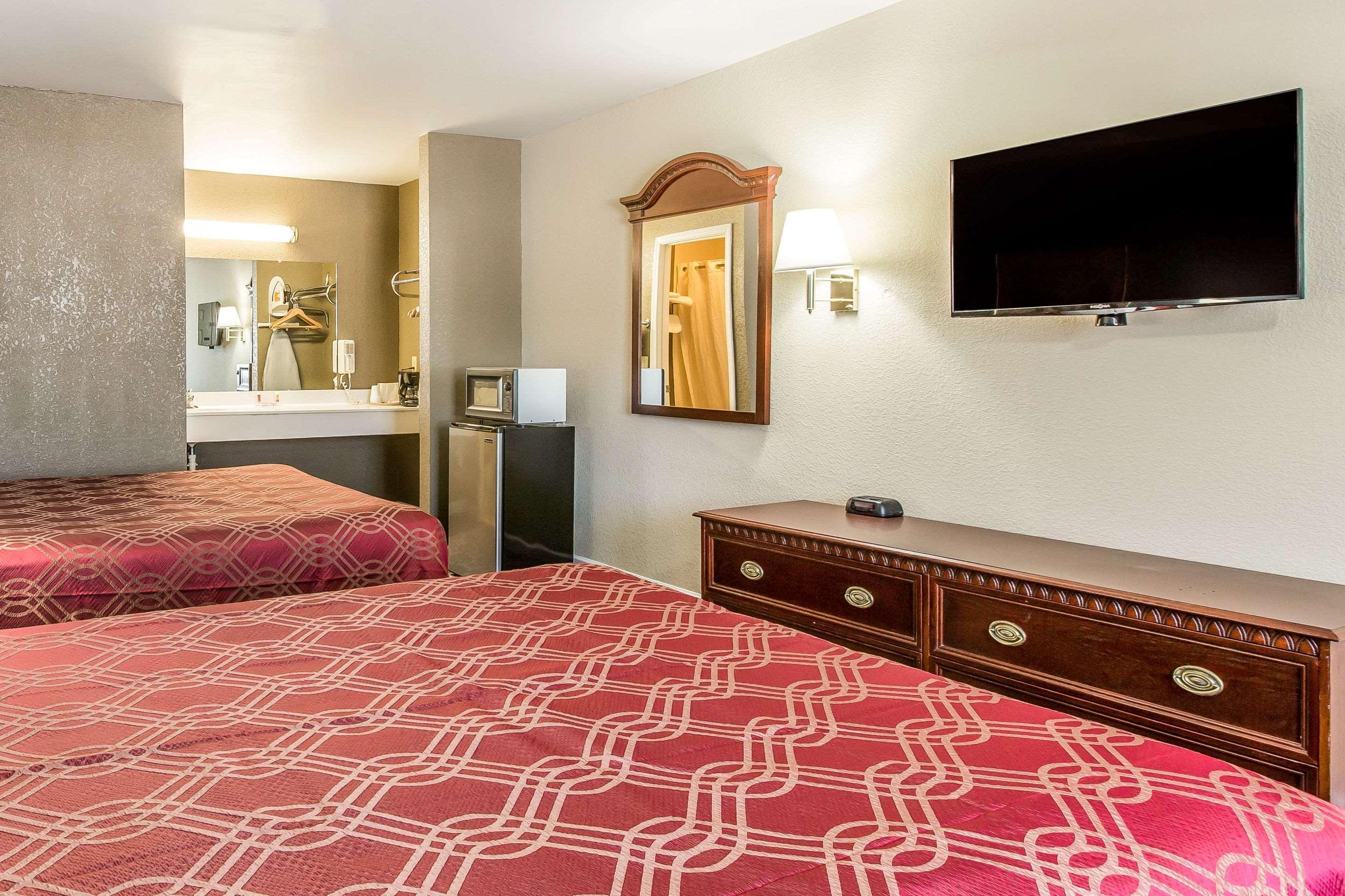 Econo Lodge Thomaston Extérieur photo